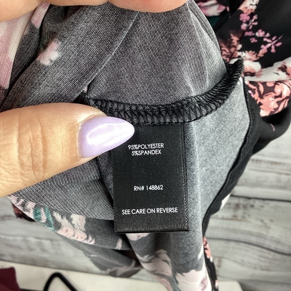 TORRID PLUS SIZE 3 3X WRAP TOP BLACK FLORAL BLOUSE FALL SPRING GUC - Picture 10 of 10